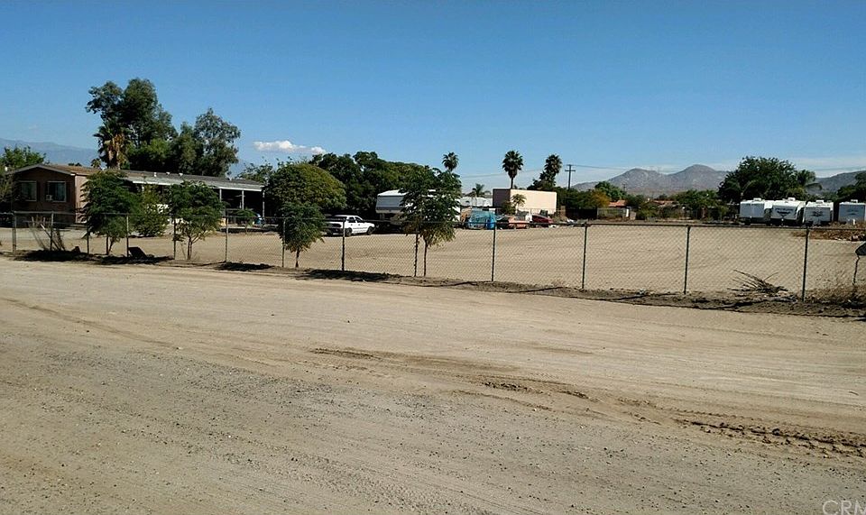 1st image of 20990 Magnolia Ave