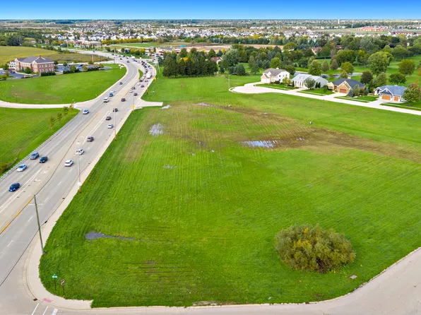 2 Illinois Dr #47, Huntley, IL 60142