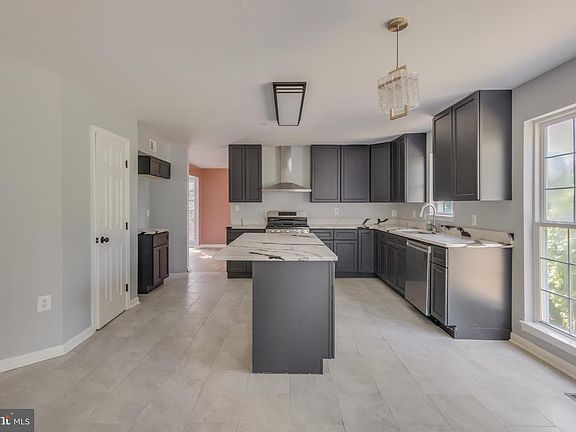 2nd image of 1004 Pembridge Ct