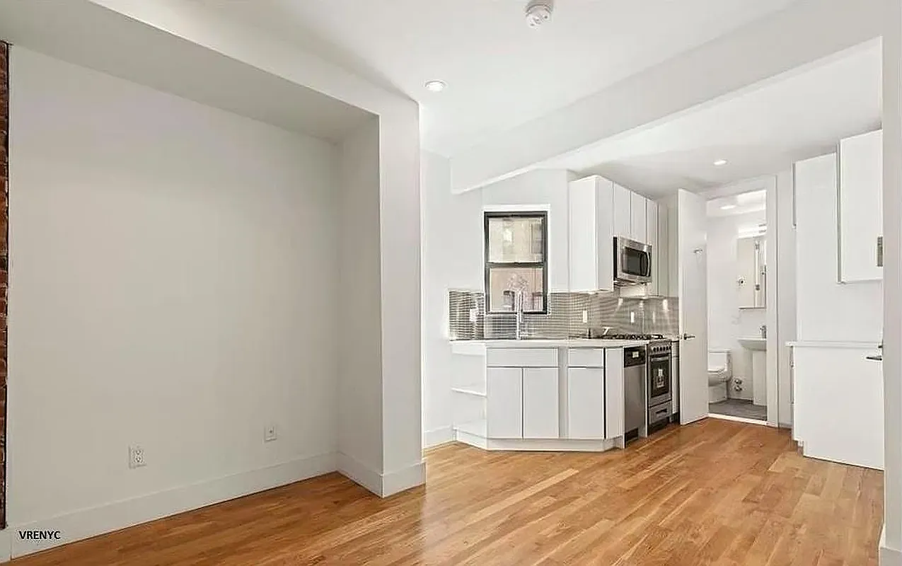 211 Madison Street — Photo 3