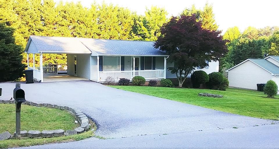 1st image of 323 Iris Ln