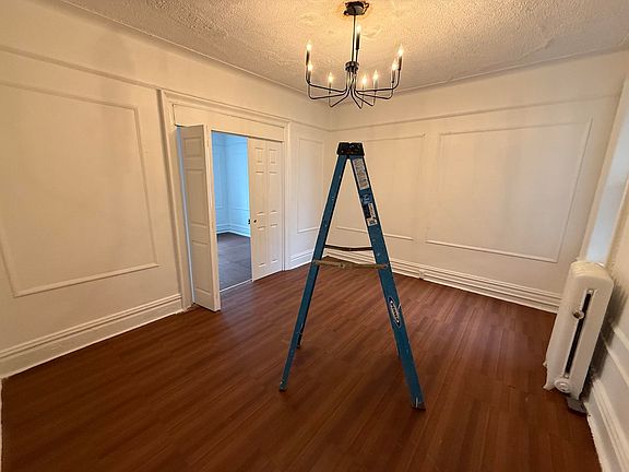 5th image of 132 39th St APT C3