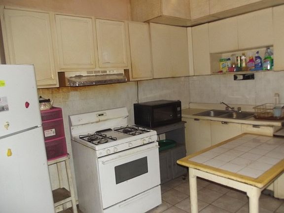5th image of 6608 S Oakley Ave