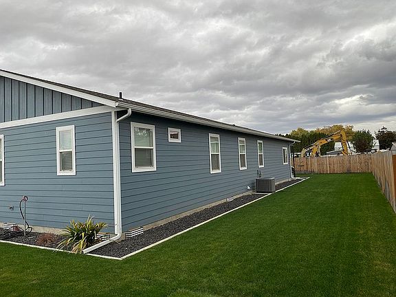 4th image of 1728 Alder Ave