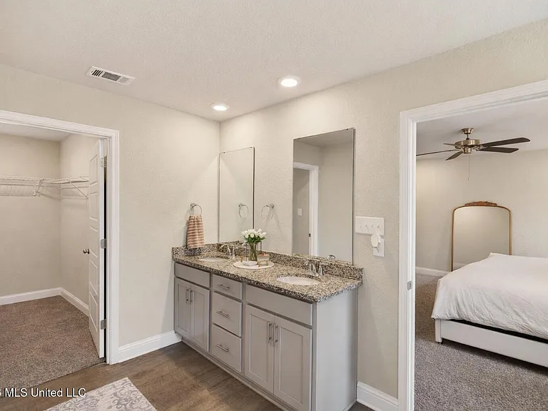 5438 Leeds Ln — Photo 33
