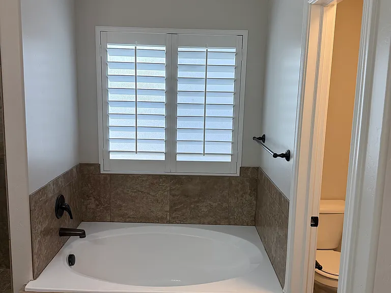 587 N Hills Ct — Photo 9