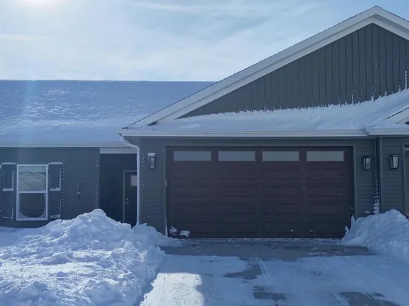 331 E Donahue St, Eldridge, IA 52748