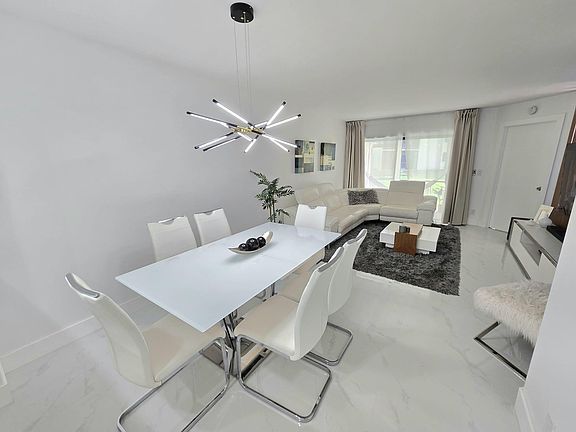 3rd image of 5577 Courtyard Drive