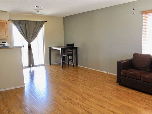 4th image of 709 W Angelica St