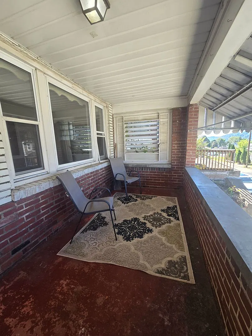 Settle In to this New Kensington 3 Bedroom house and Make it Your Own — Photo 2
