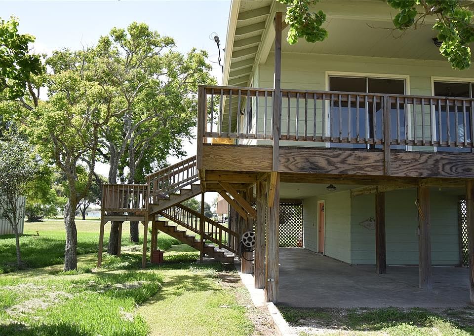 1st image of 810 Swallow Dr
