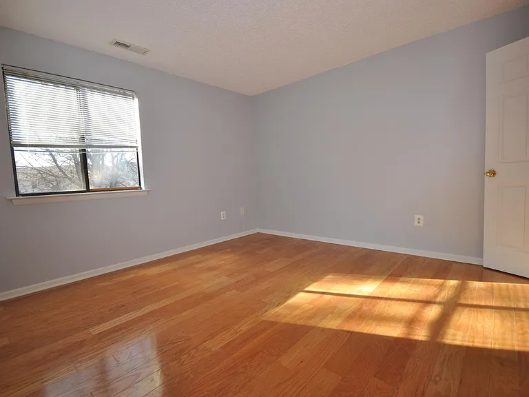 8020 Tamarron Dr — Photo 19
