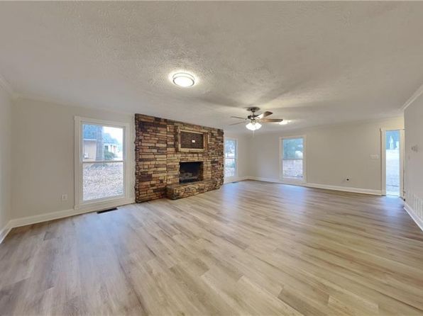 250 Southmoor Cir, Stockbridge, GA 30281