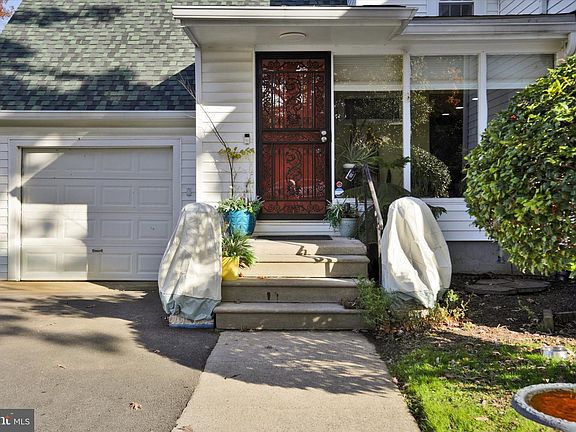 4th image of 220 W Timonium Rd