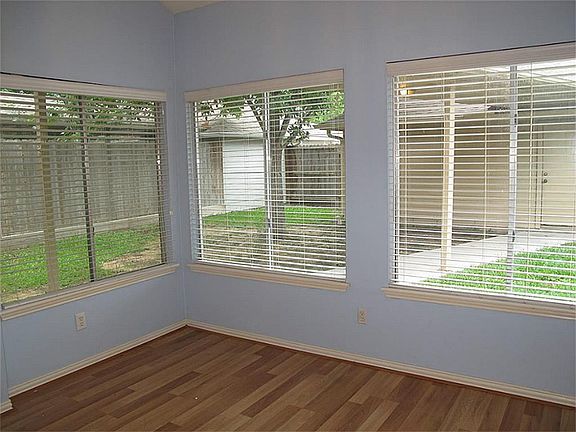 4th image of 14306 Reissen Ln