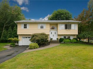 37 Highlake Dr, Thiells, NY 10984