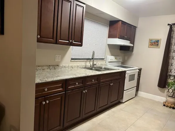 1036 9th Ave NW #B, Largo, FL 33770