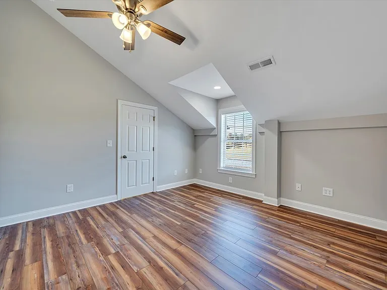 1180 Longfield Rd — Photo 111