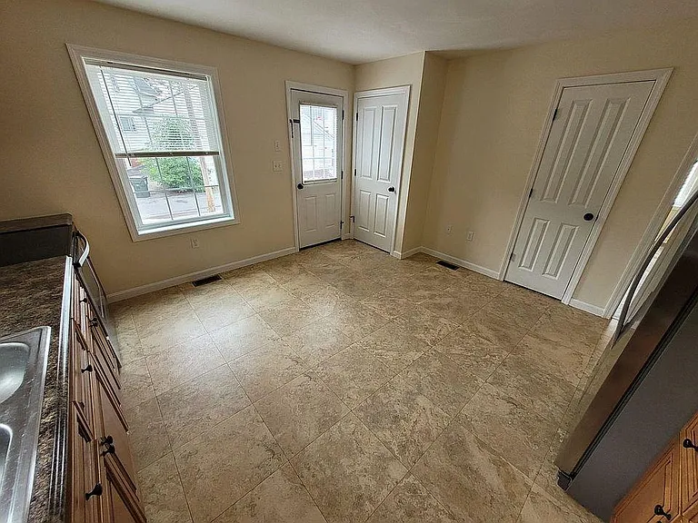 238 Ash St #1 — Photo 3
