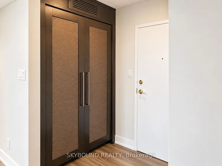 1360 Rathburn Rd E #1705 — Photo 5