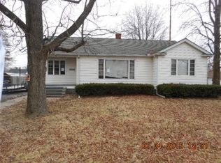 711 Elm St, Carmi, IL 62821