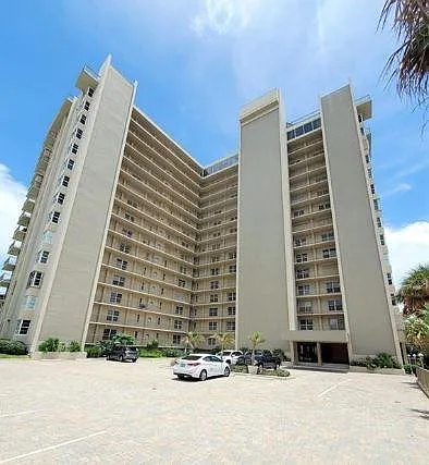 Building Photo - 1021 Hillsboro Mile #G2