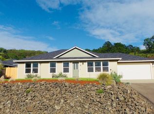 1869 NE Sunset St, Roseburg, OR