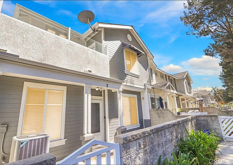 7 Breakers Ln