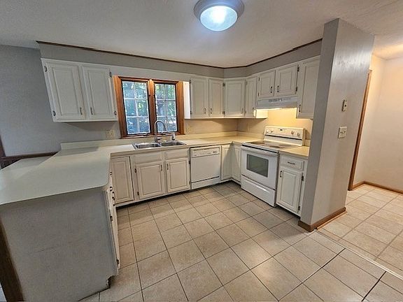 2nd image of 80 Crestwood Dr