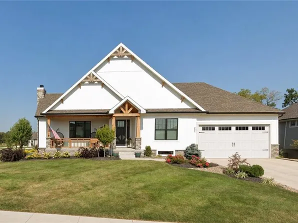 202 NW Ambersham Dr, Lees Summit, MO 64081