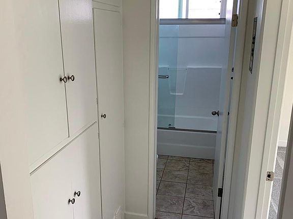 4th image of 18224 Kingsdale Ave #D