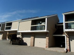114 Overlook Dr, Clinton, NJ 08809