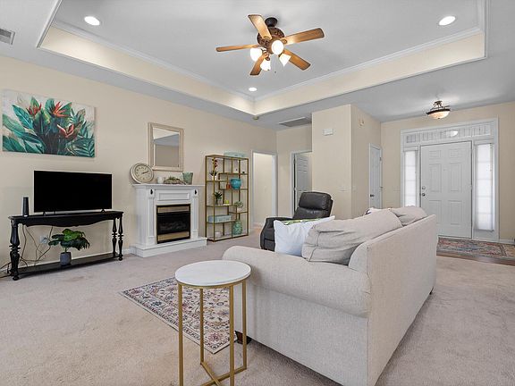 5th image of 1364 Village Green Dr