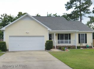 425 Silver Oaks Dr, Fayetteville, NC 28311