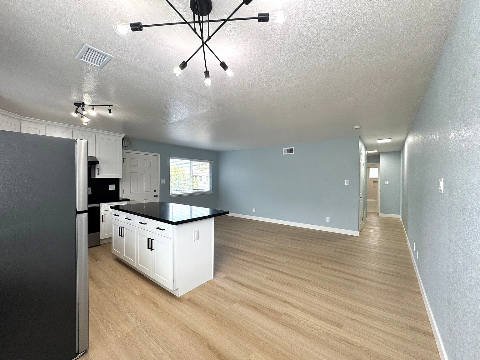 2 bed, 798 sqft, $3,000 — Photo 4