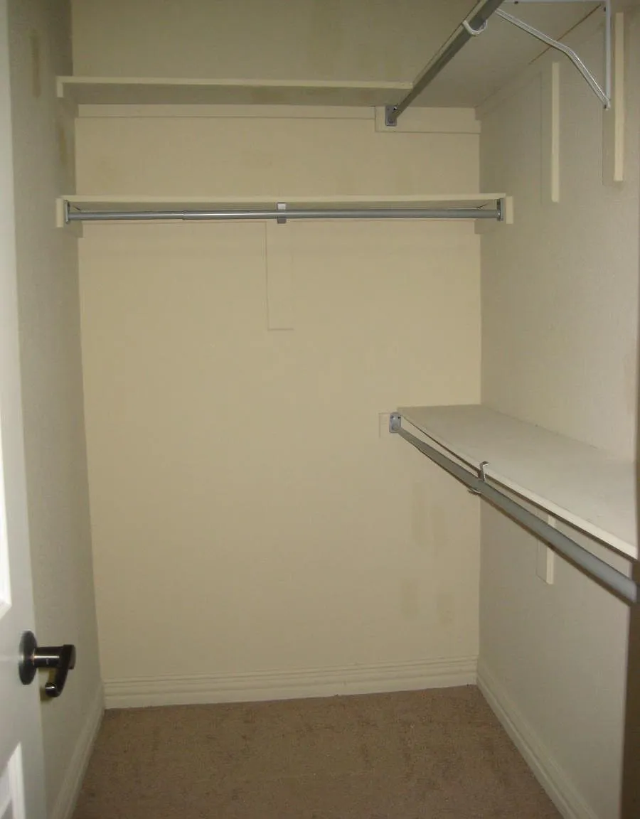 3 bed, 2566 sqft, $2,150 — Photo 2