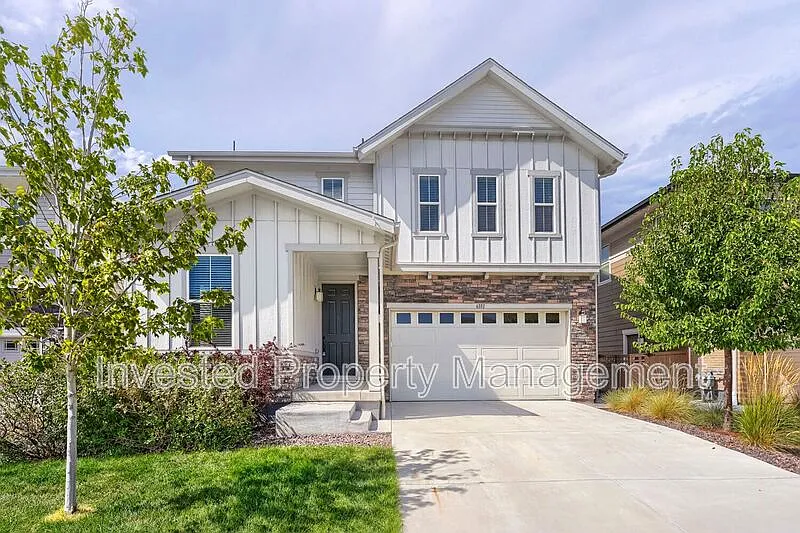 3 bed, 2.5 bath, 2282 sqft, $3,200 — Photo 2