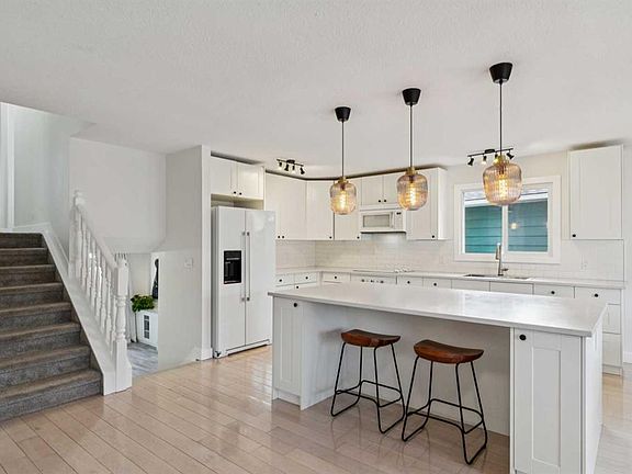 3rd image of 44 Shawcliffe Bay SW