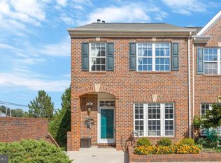 6081 Madison Pointe Ct, Falls Church, VA 22041