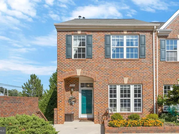 6081 Madison Pointe Ct, Falls Church, VA 22041