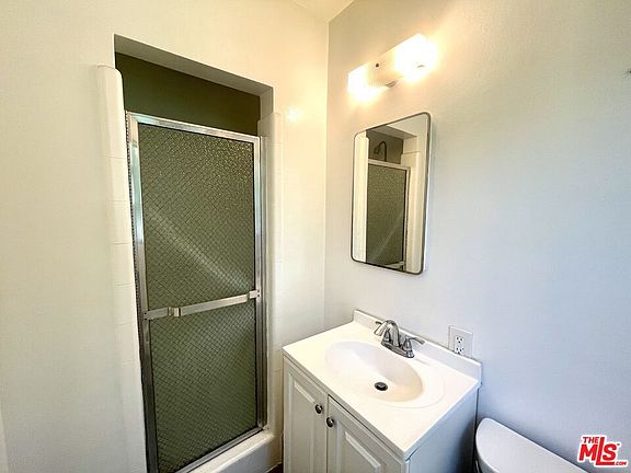 5th image of 925 S Holt Ave APT 1
