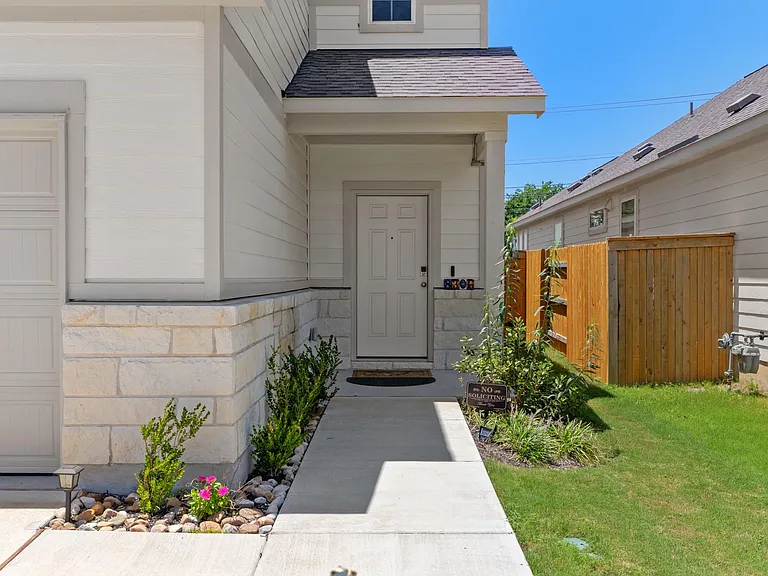 8306 Haflinger Dr — Photo 20