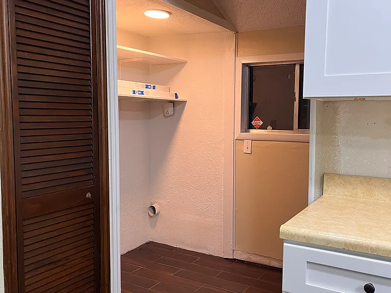 2067 N Columbia Ave — Photo 3
