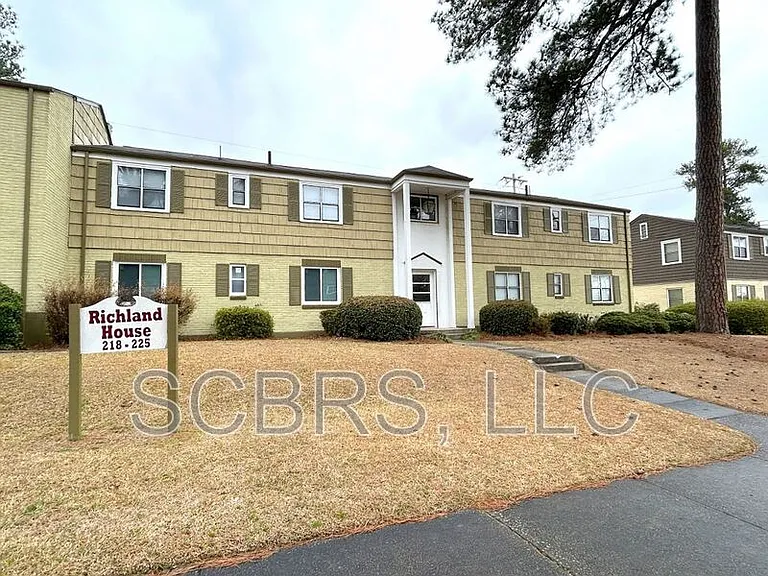 225 Myron Cir #225 — Photo 1