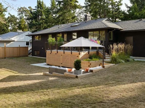 2860 Tudor Ave, Saanich, BC V8N 1L9