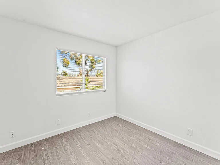 Greenbrier Apartments — Photo 26