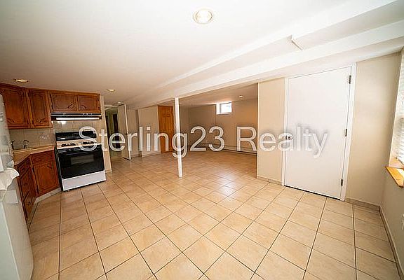 4th image of 20-11 48th St #B