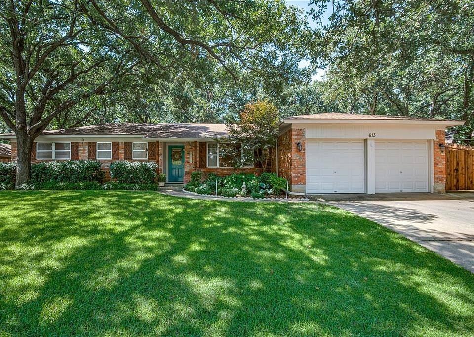 WELCOME HOME!  Gorgeous Shady Oaks Jewel Nestled on Richly Landscaped Lot in Mature and Peaceful Neighborhood