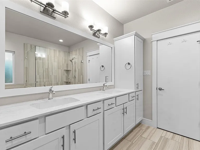 2511 Des Chaumes St — Photo 15