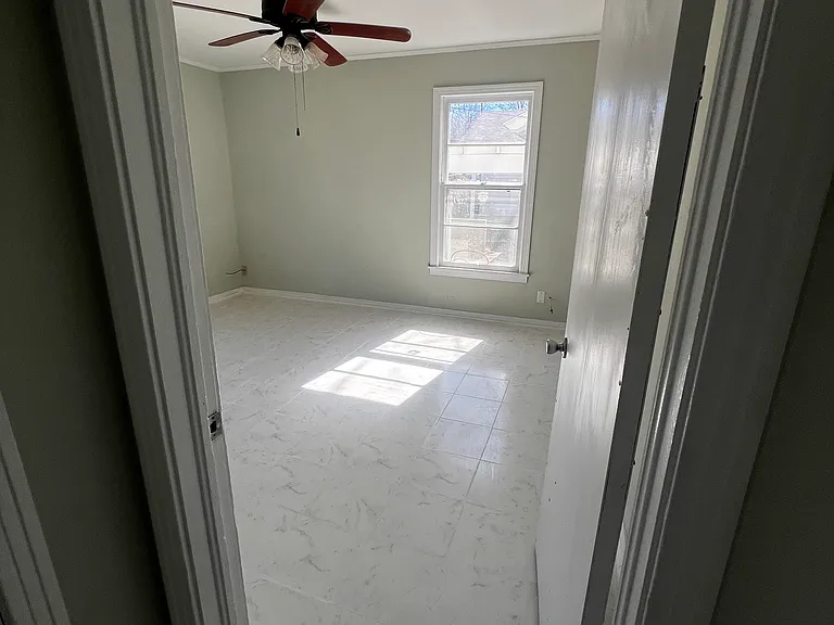 513 N Line St — Photo 7